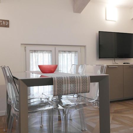 Luminoso Bilocale Zona Tibaldi Bocconi Apartment Milan Luaran gambar