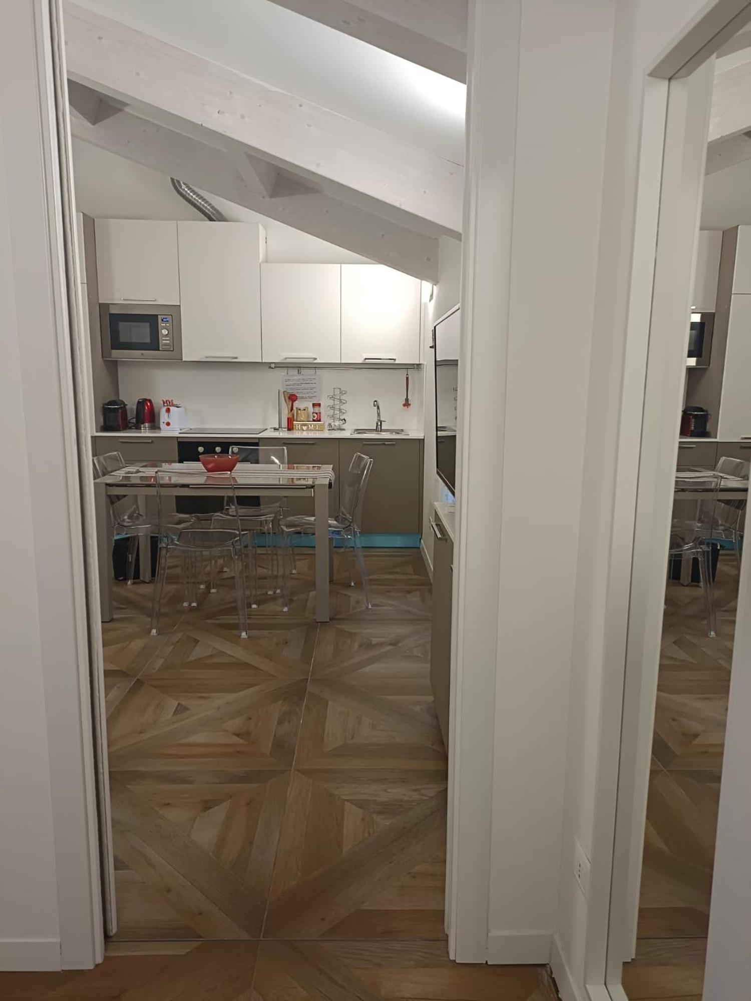 Luminoso Bilocale Zona Tibaldi Bocconi Apartment Milan Luaran gambar