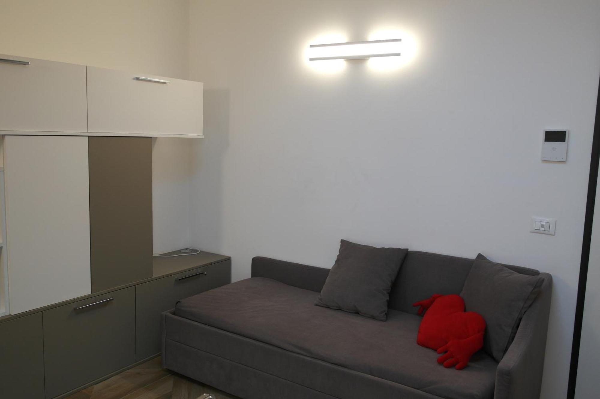 Luminoso Bilocale Zona Tibaldi Bocconi Apartment Milan Luaran gambar