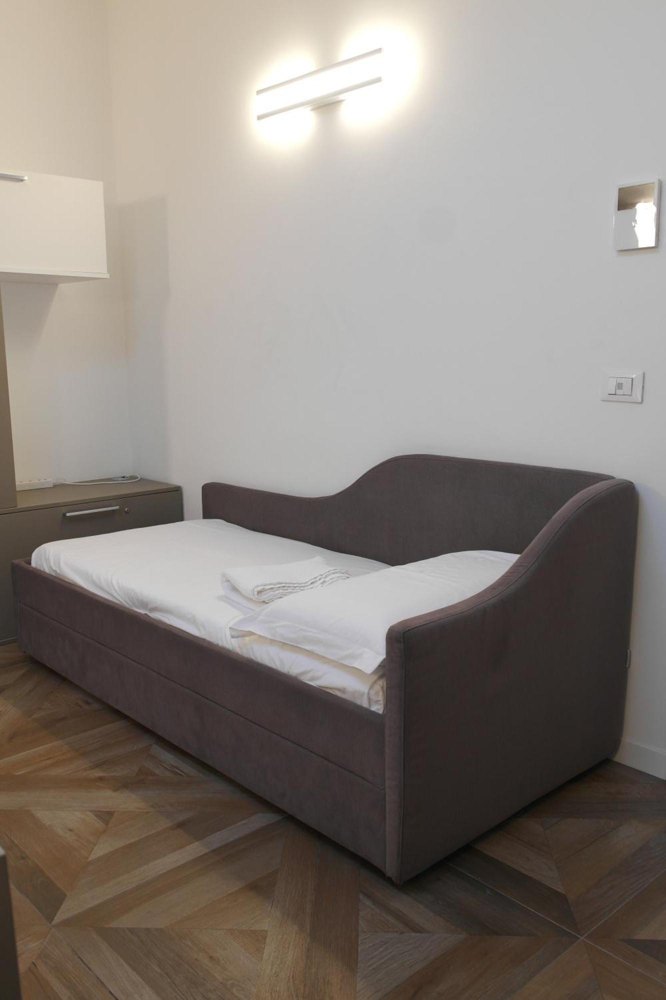 Luminoso Bilocale Zona Tibaldi Bocconi Apartment Milan Luaran gambar