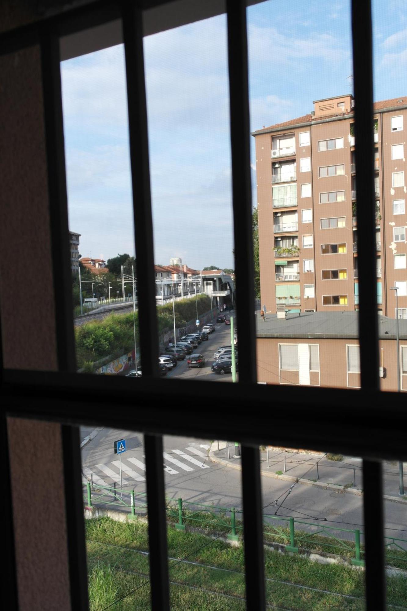 Luminoso Bilocale Zona Tibaldi Bocconi Apartment Milan Luaran gambar